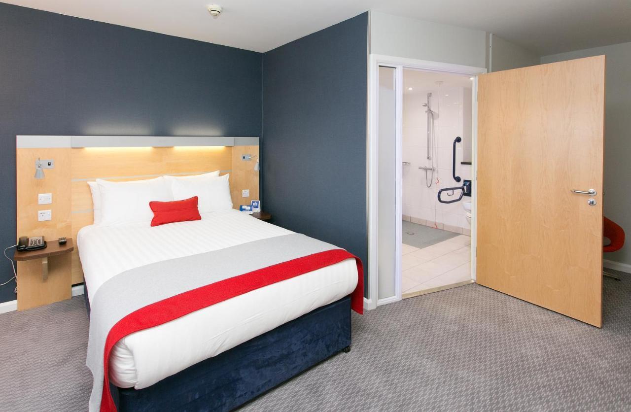 Holiday Inn Express Antrim By Ihg Eksteriør billede