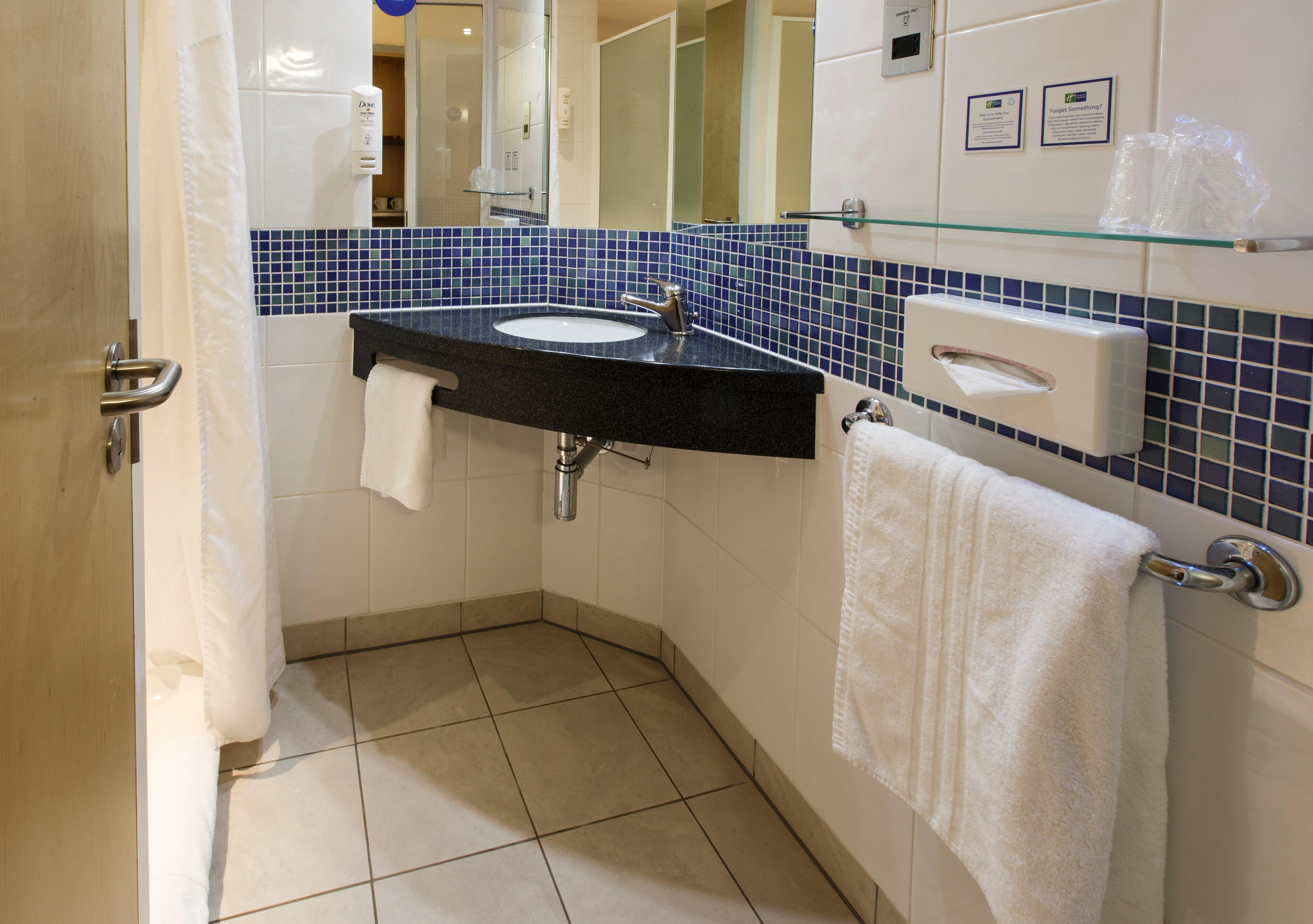 Holiday Inn Express Antrim By Ihg Eksteriør billede