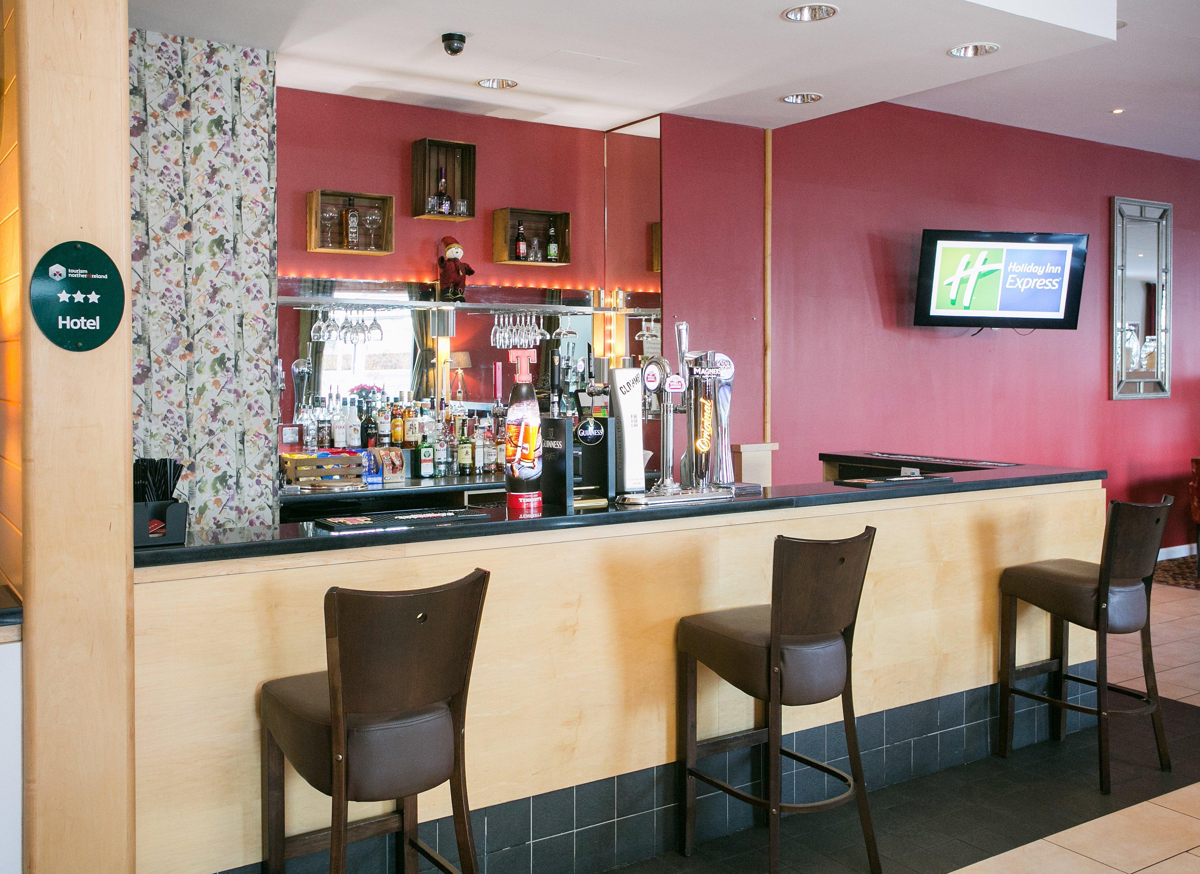Holiday Inn Express Antrim By Ihg Eksteriør billede