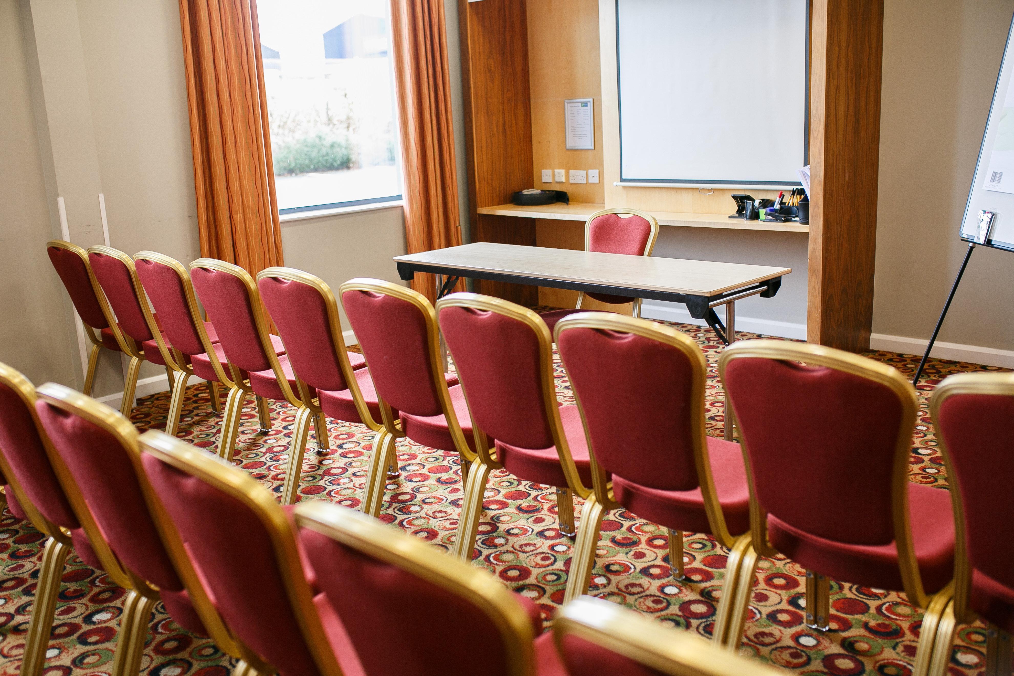 Holiday Inn Express Antrim By Ihg Eksteriør billede