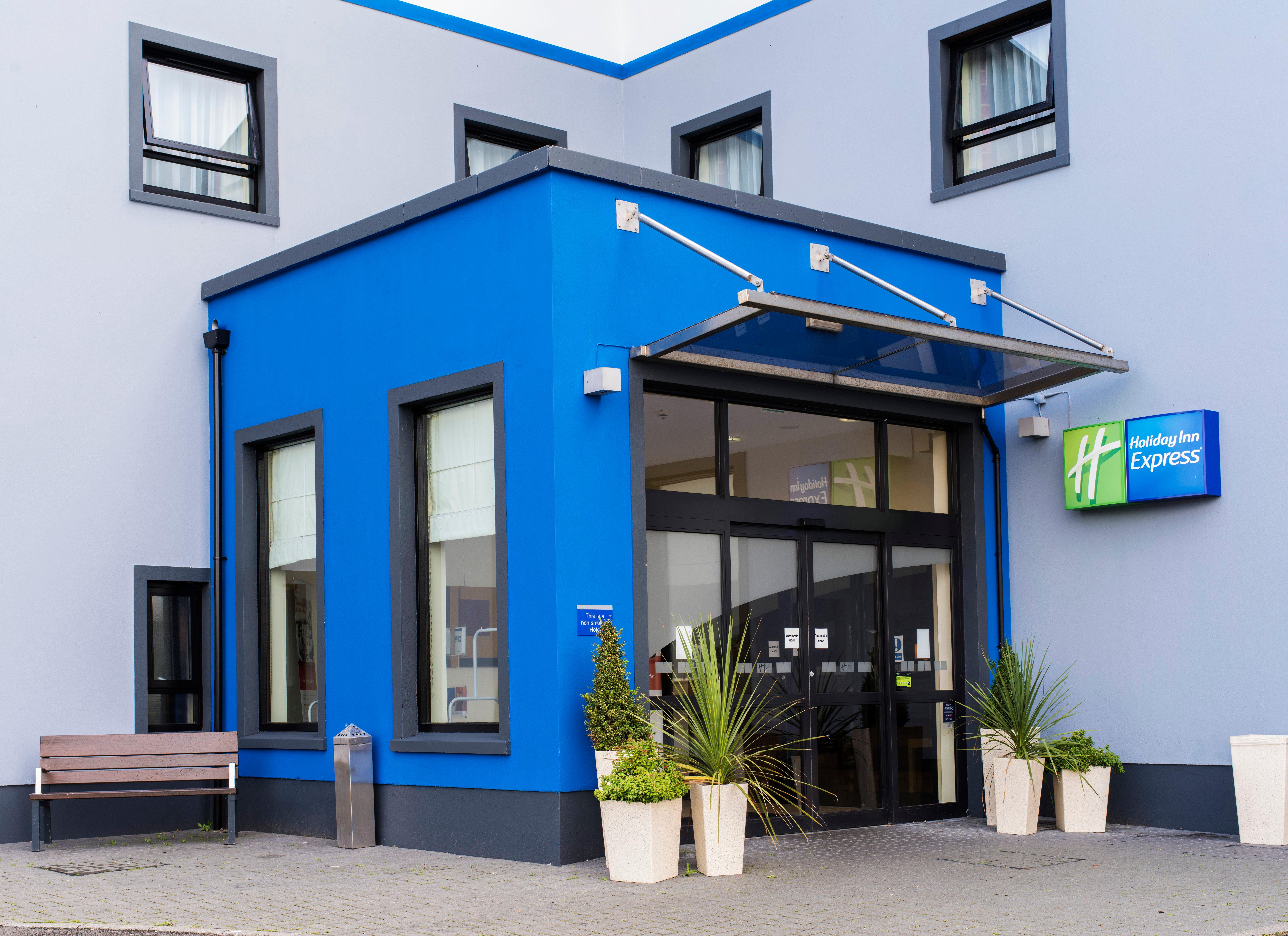Holiday Inn Express Antrim By Ihg Eksteriør billede