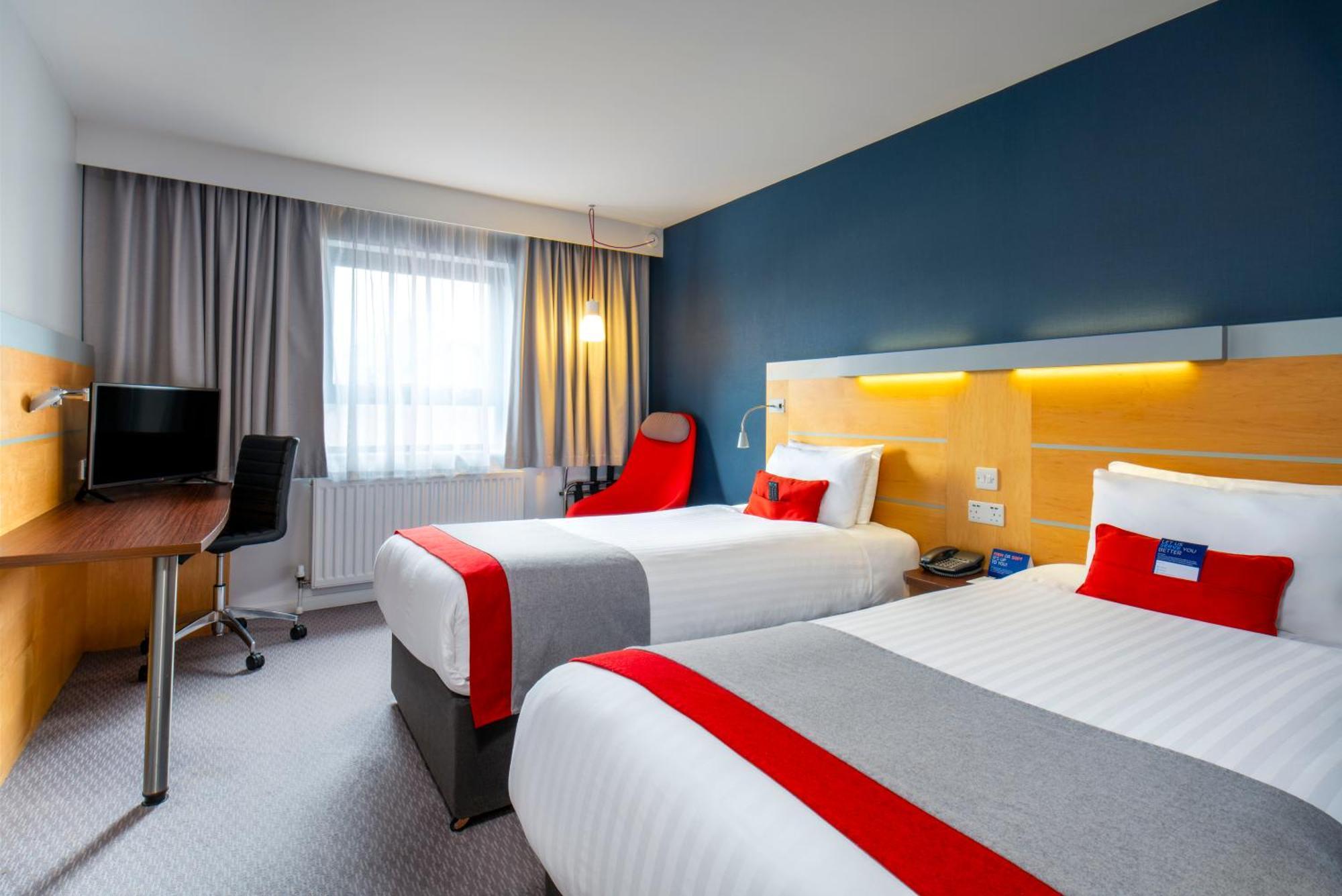Holiday Inn Express Antrim By Ihg Eksteriør billede