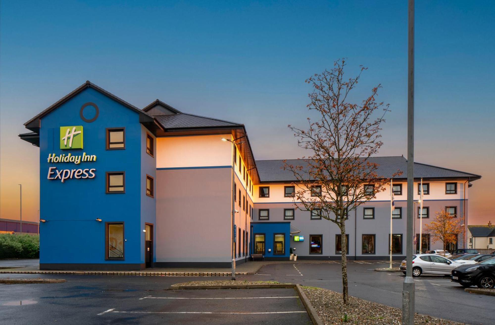 Holiday Inn Express Antrim By Ihg Eksteriør billede