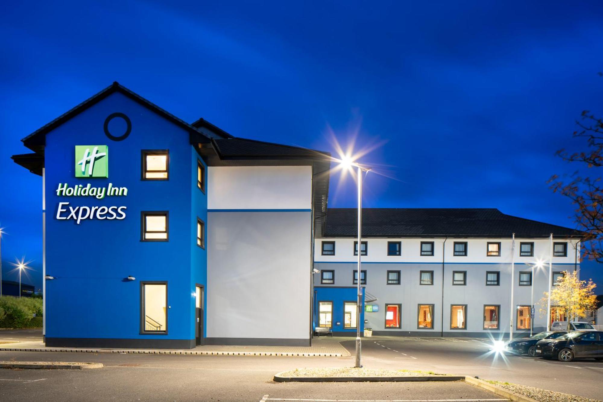 Holiday Inn Express Antrim By Ihg Eksteriør billede