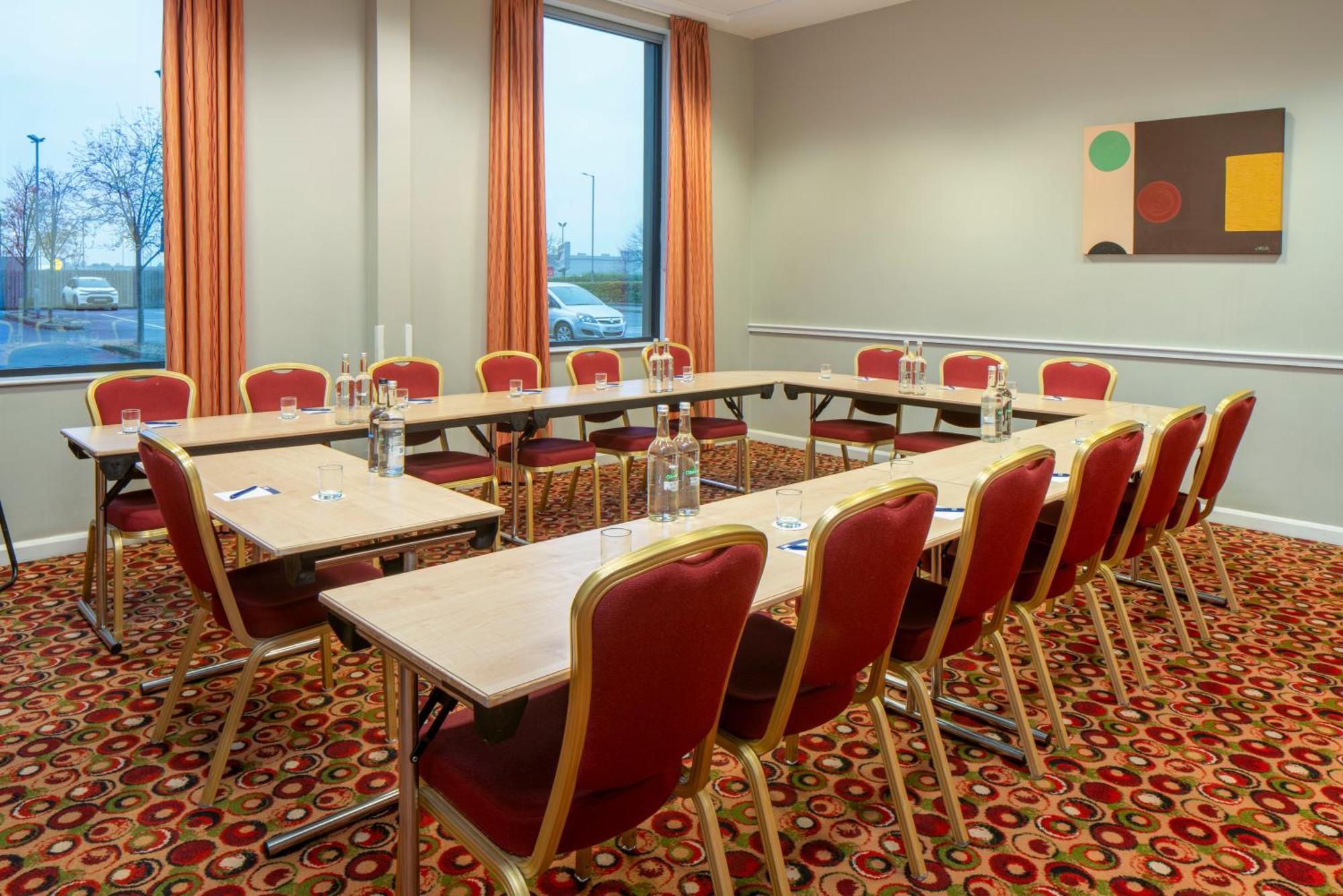 Holiday Inn Express Antrim By Ihg Eksteriør billede