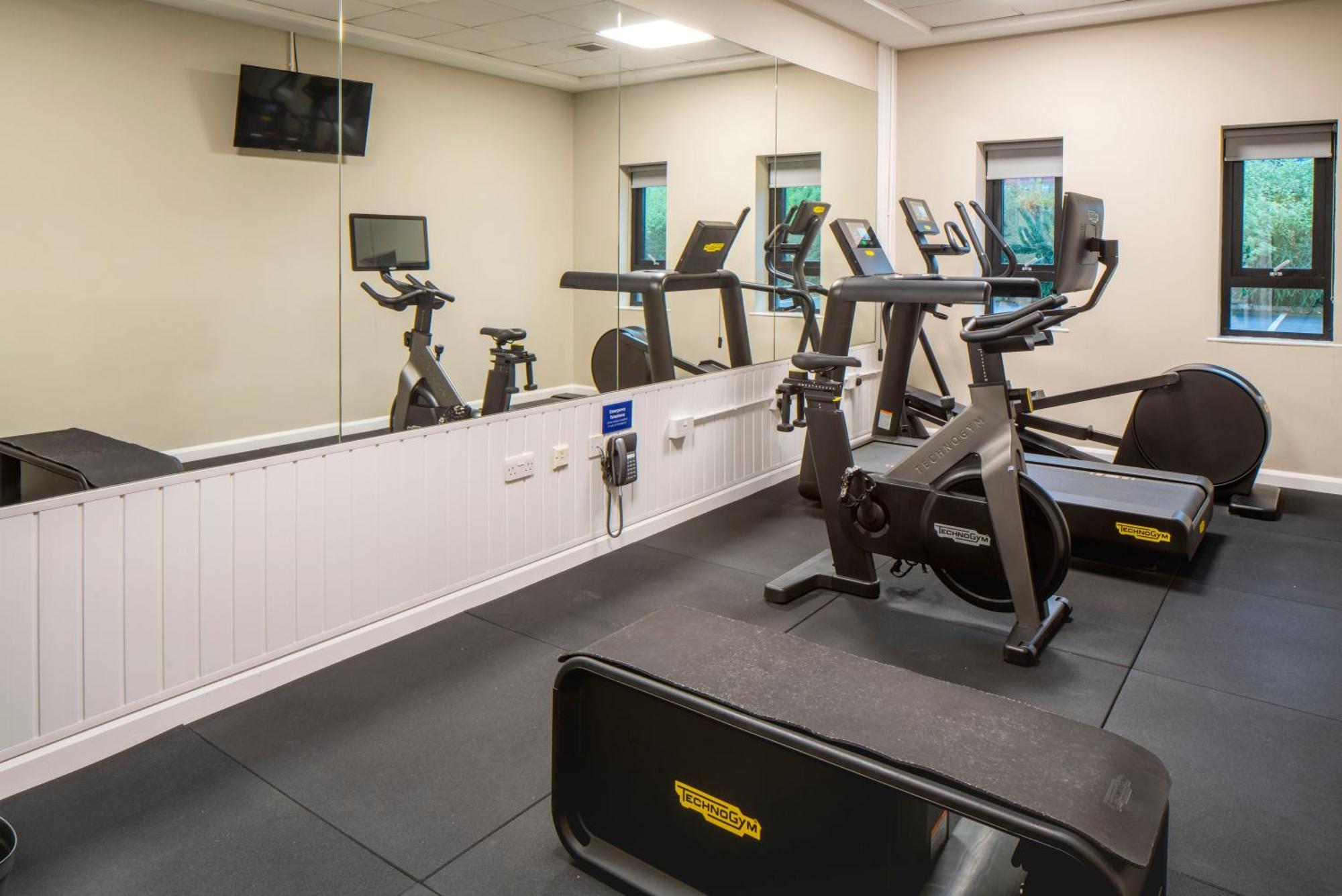 Holiday Inn Express Antrim By Ihg Eksteriør billede