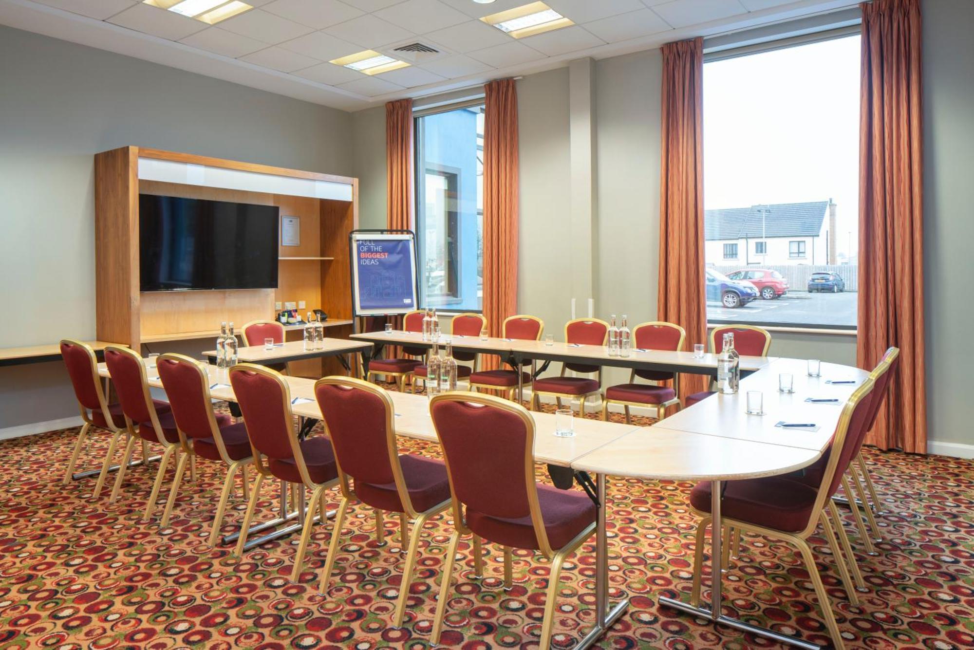 Holiday Inn Express Antrim By Ihg Eksteriør billede