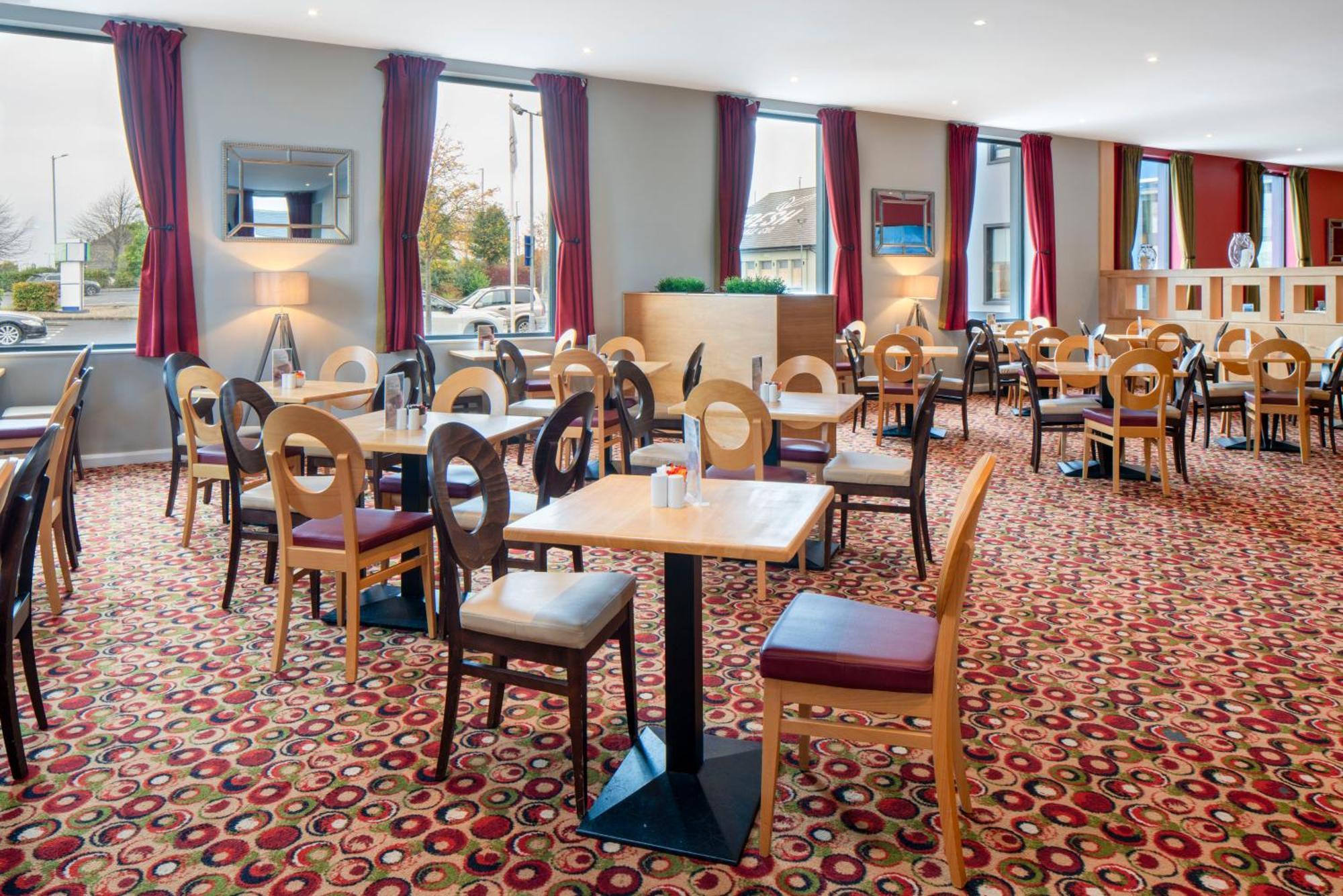 Holiday Inn Express Antrim By Ihg Eksteriør billede