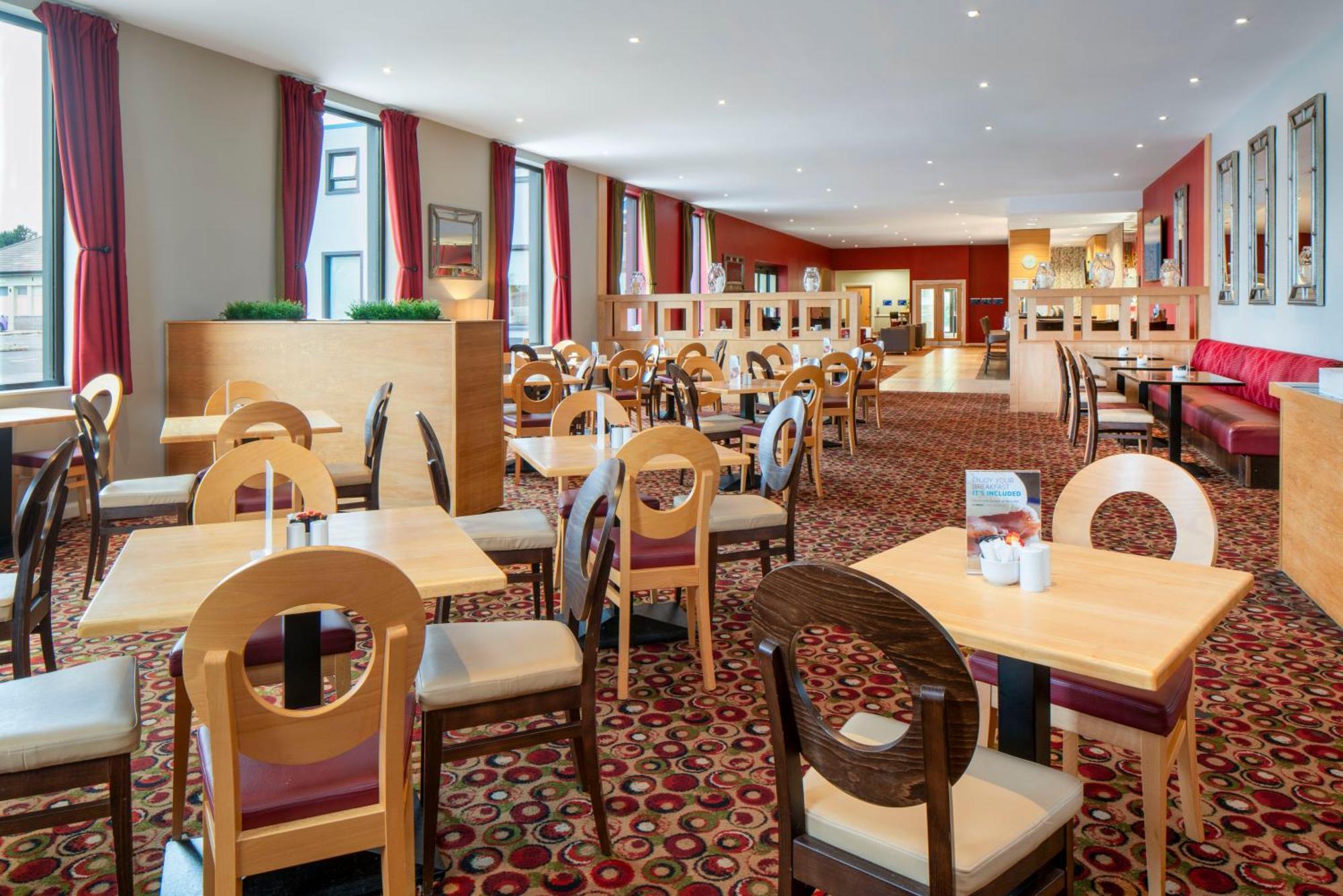 Holiday Inn Express Antrim By Ihg Eksteriør billede