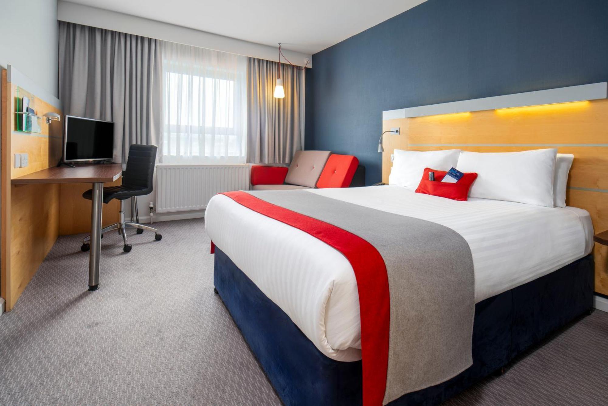 Holiday Inn Express Antrim By Ihg Eksteriør billede