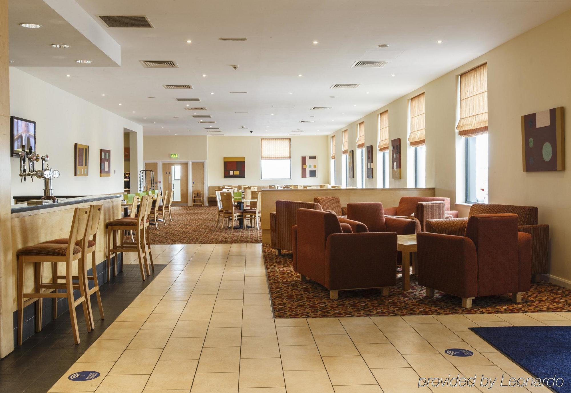 Holiday Inn Express Antrim By Ihg Eksteriør billede