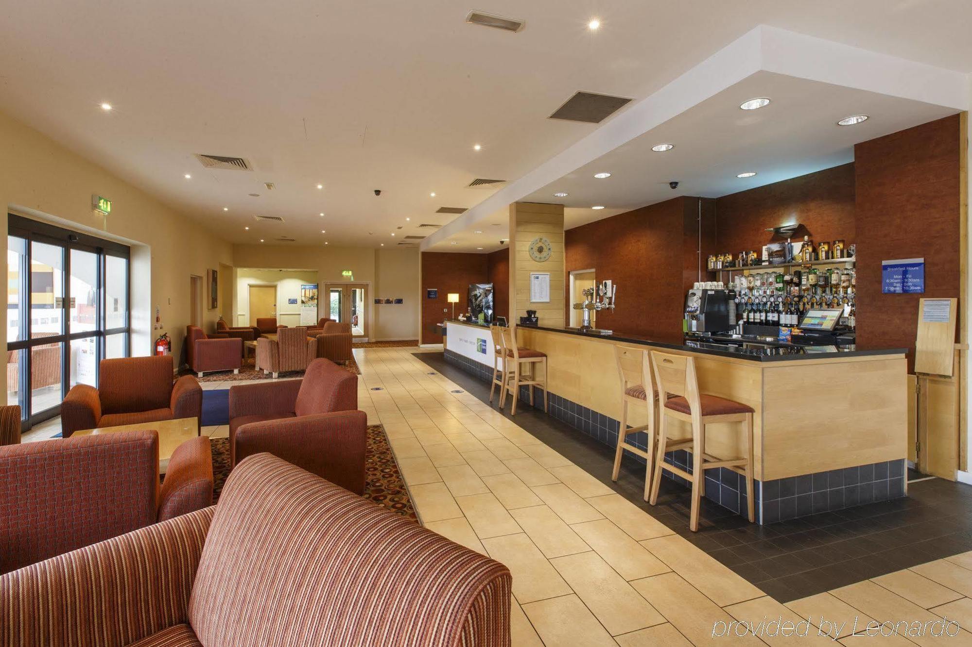 Holiday Inn Express Antrim By Ihg Eksteriør billede