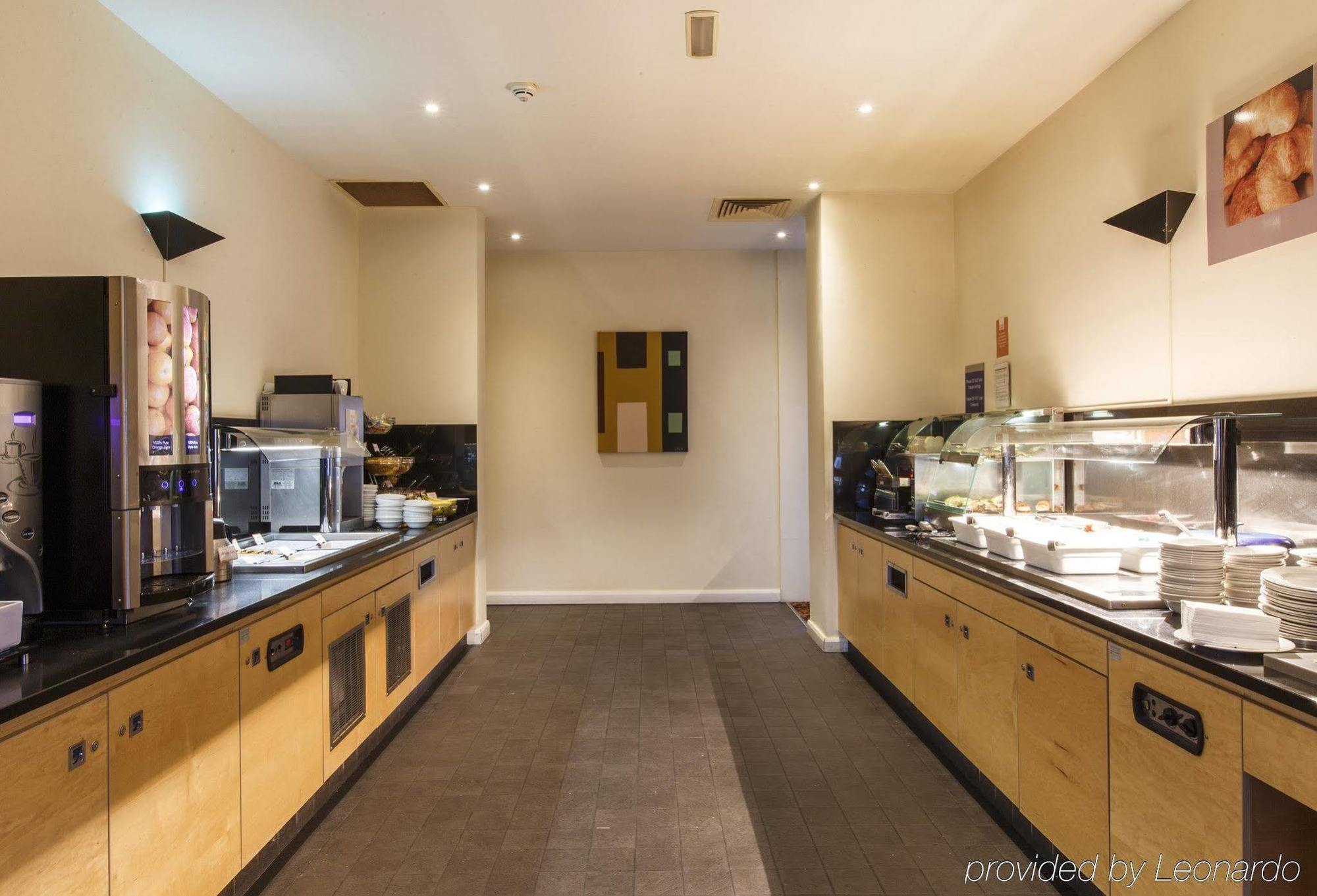 Holiday Inn Express Antrim By Ihg Eksteriør billede