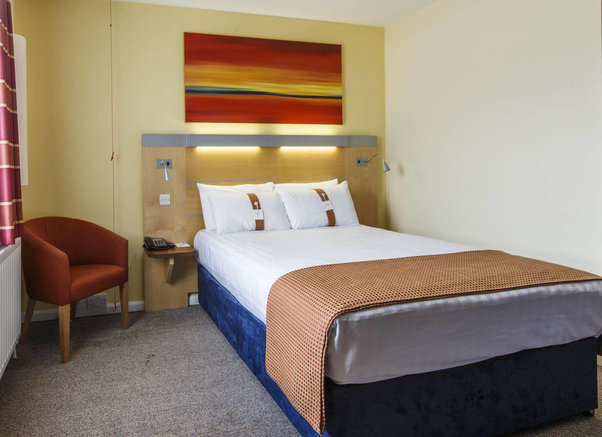 Holiday Inn Express Antrim By Ihg Eksteriør billede