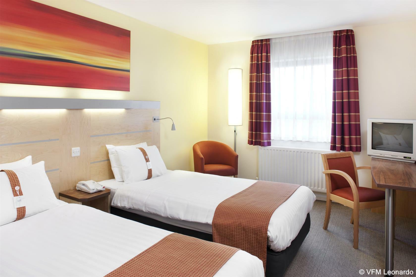 Holiday Inn Express Antrim By Ihg Eksteriør billede