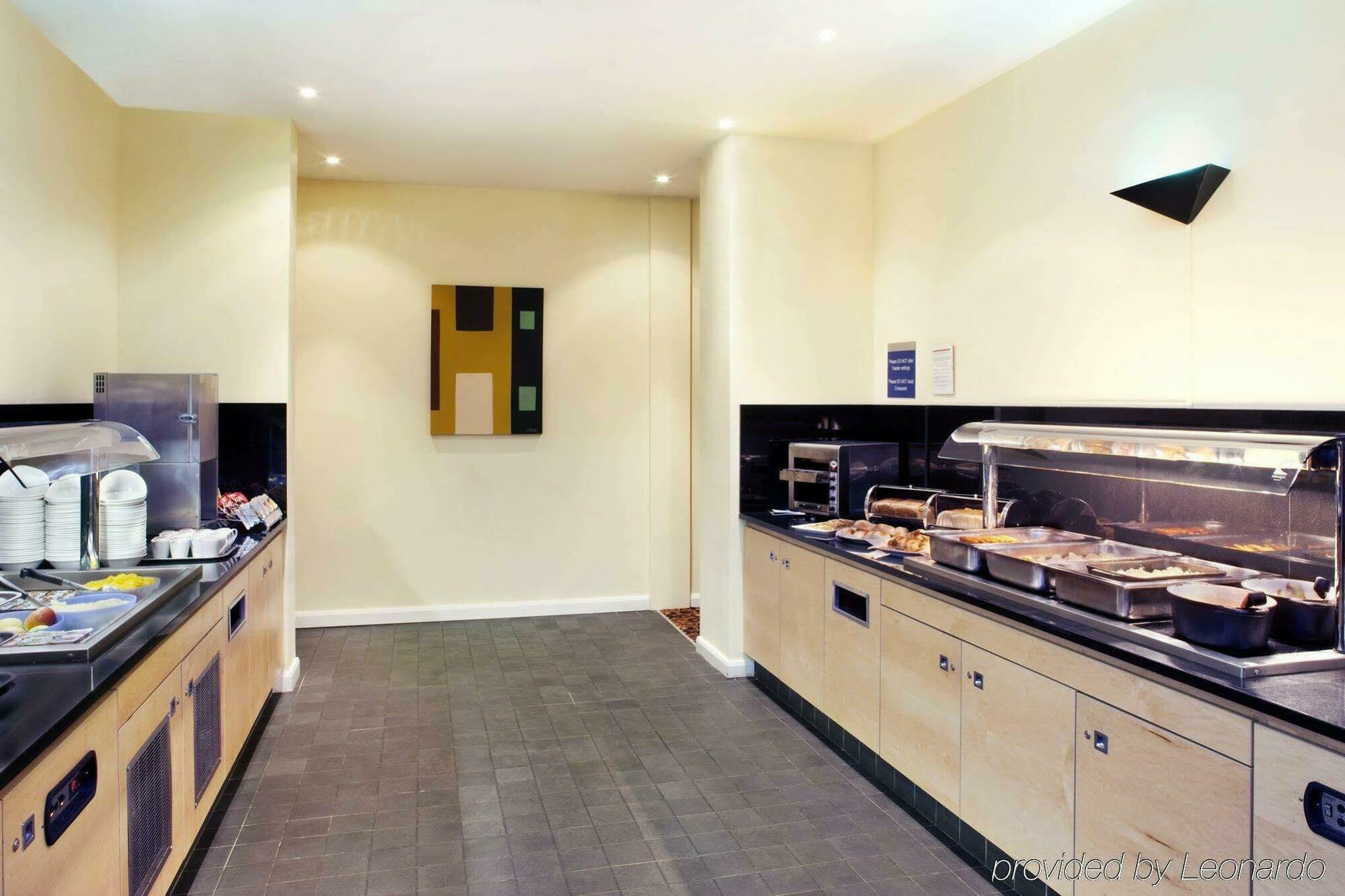 Holiday Inn Express Antrim By Ihg Eksteriør billede